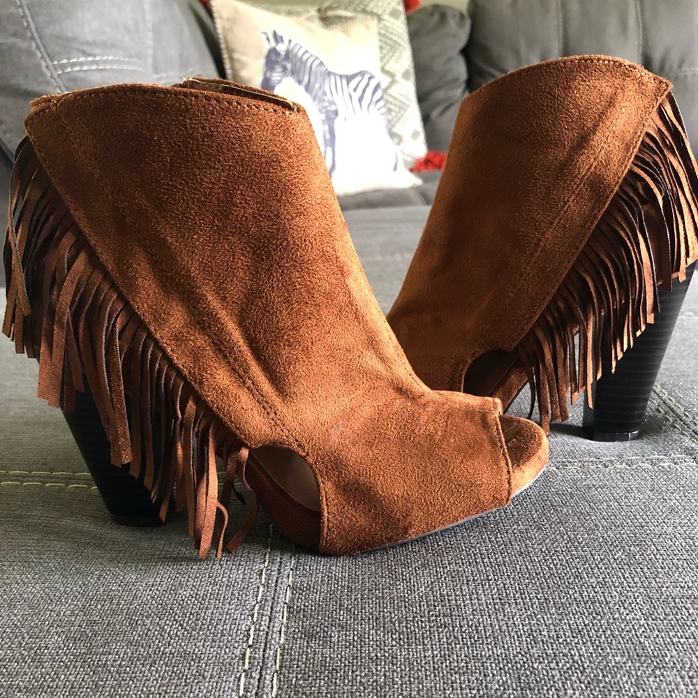 QUPID Rich brown suede-like fringe bootie